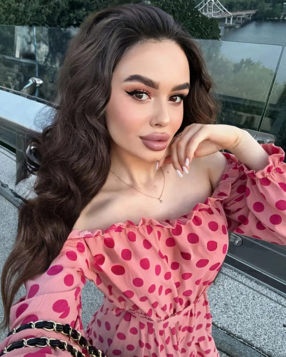 Адриана эскорт в городе Питер