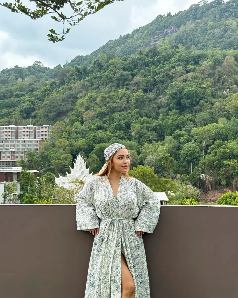 Акнур эскорт в городе Питер