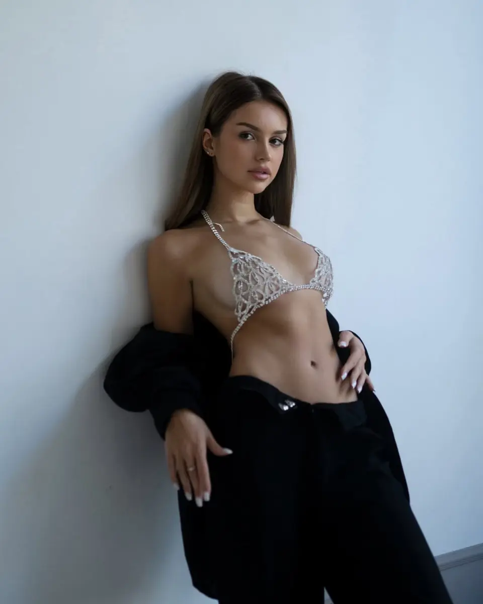 Шарлотта эскорт в городе Питер