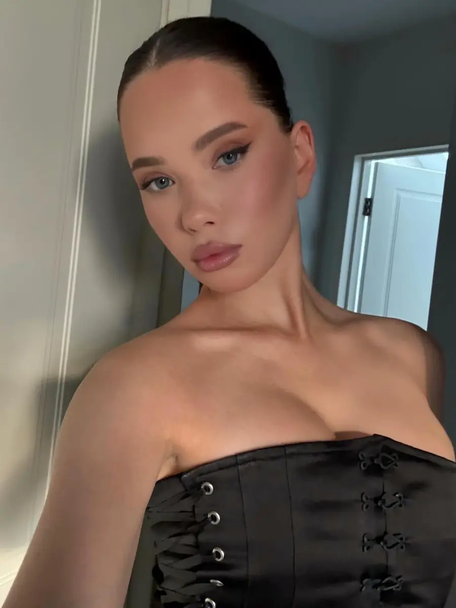 Эмилия-Роза эскорт в городе Питер