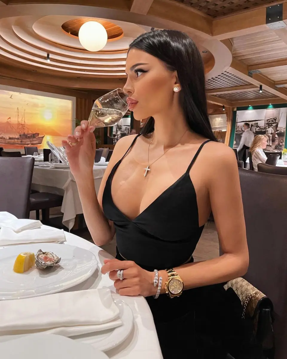 Эстель эскорт в городе Питер