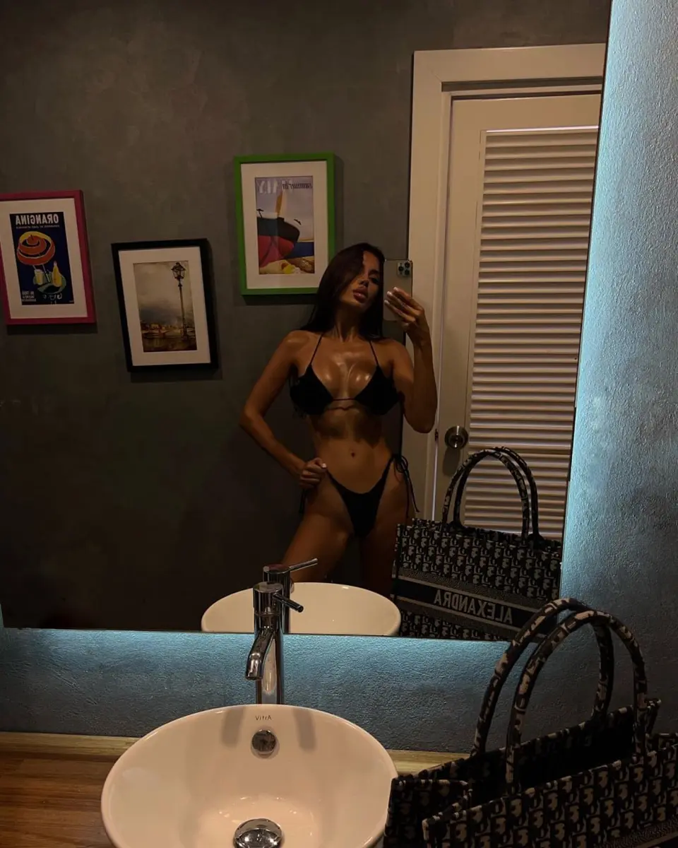 Эстель эскорт в городе Питер