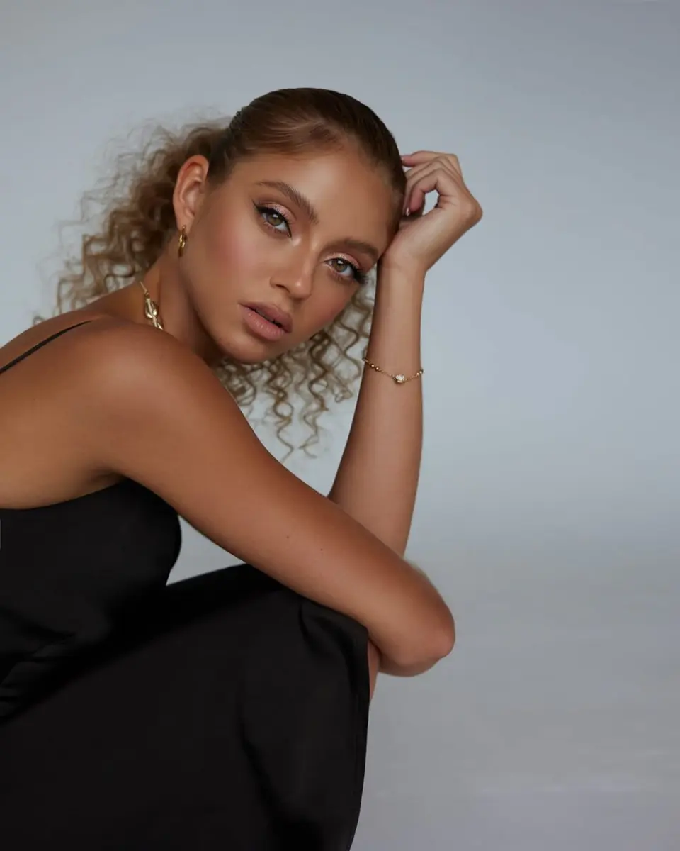 Луна эскорт в городе Питер