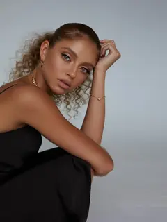 Луна эскорт в городе Питер