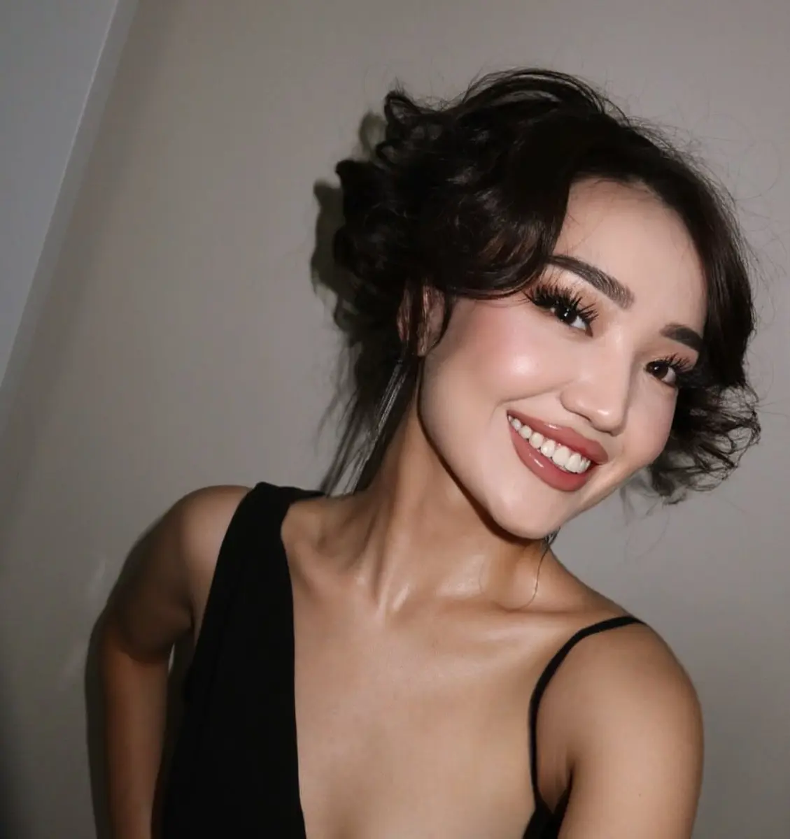 Сора эскорт в городе Питер