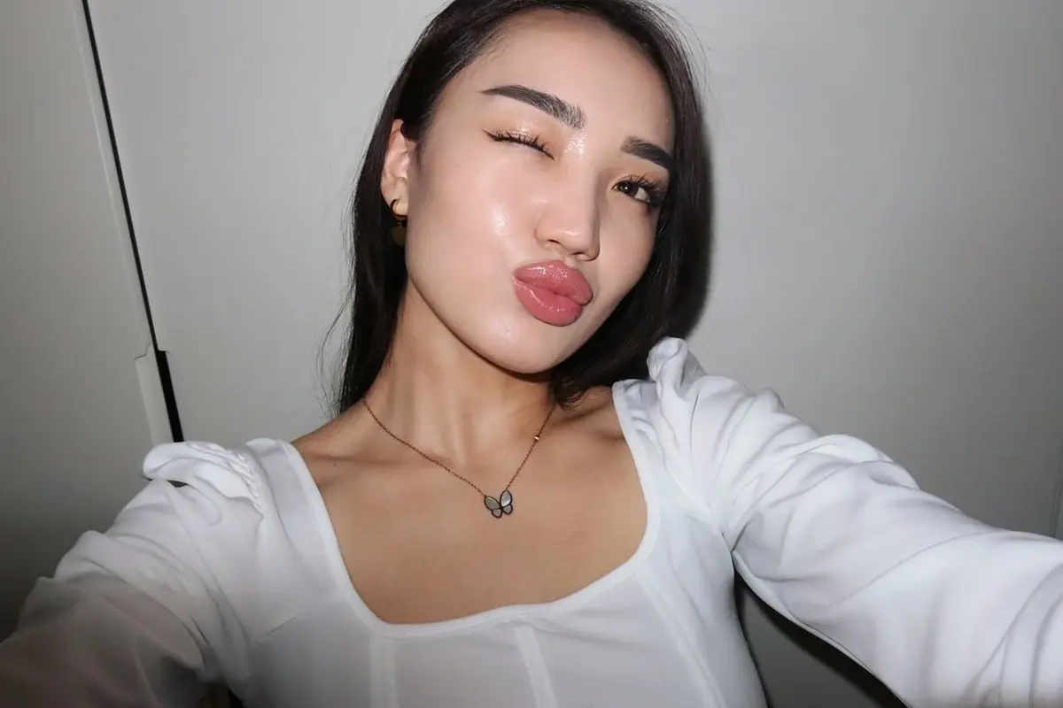 Сора эскорт в городе Питер